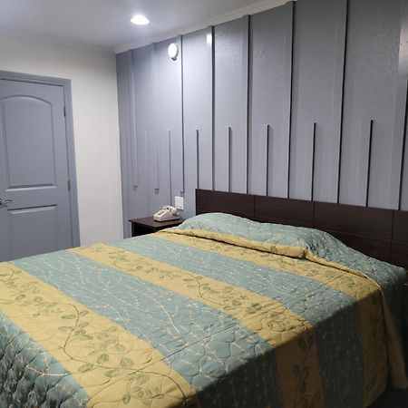 Whittier Travel Inn Екстер'єр фото