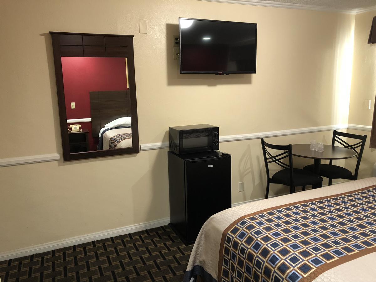 Whittier Travel Inn Екстер'єр фото