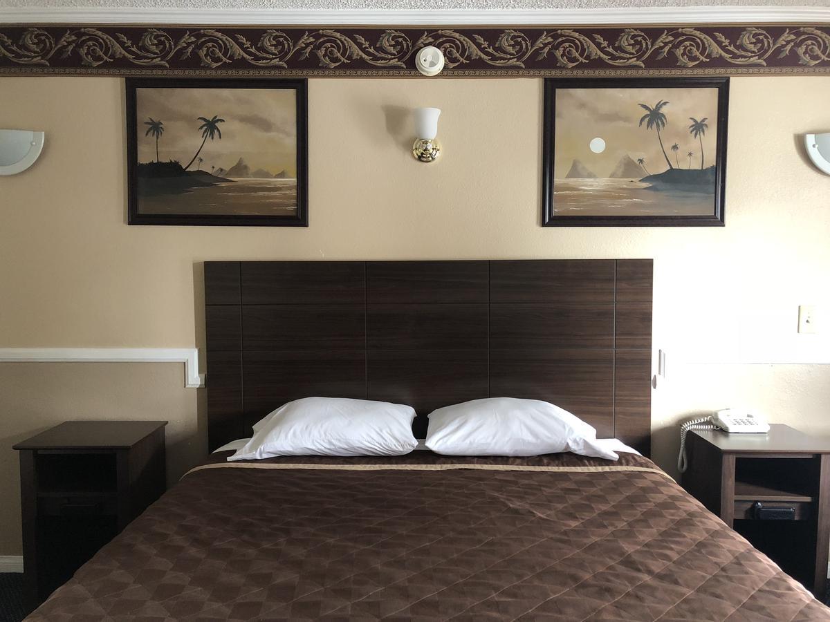 Whittier Travel Inn Екстер'єр фото