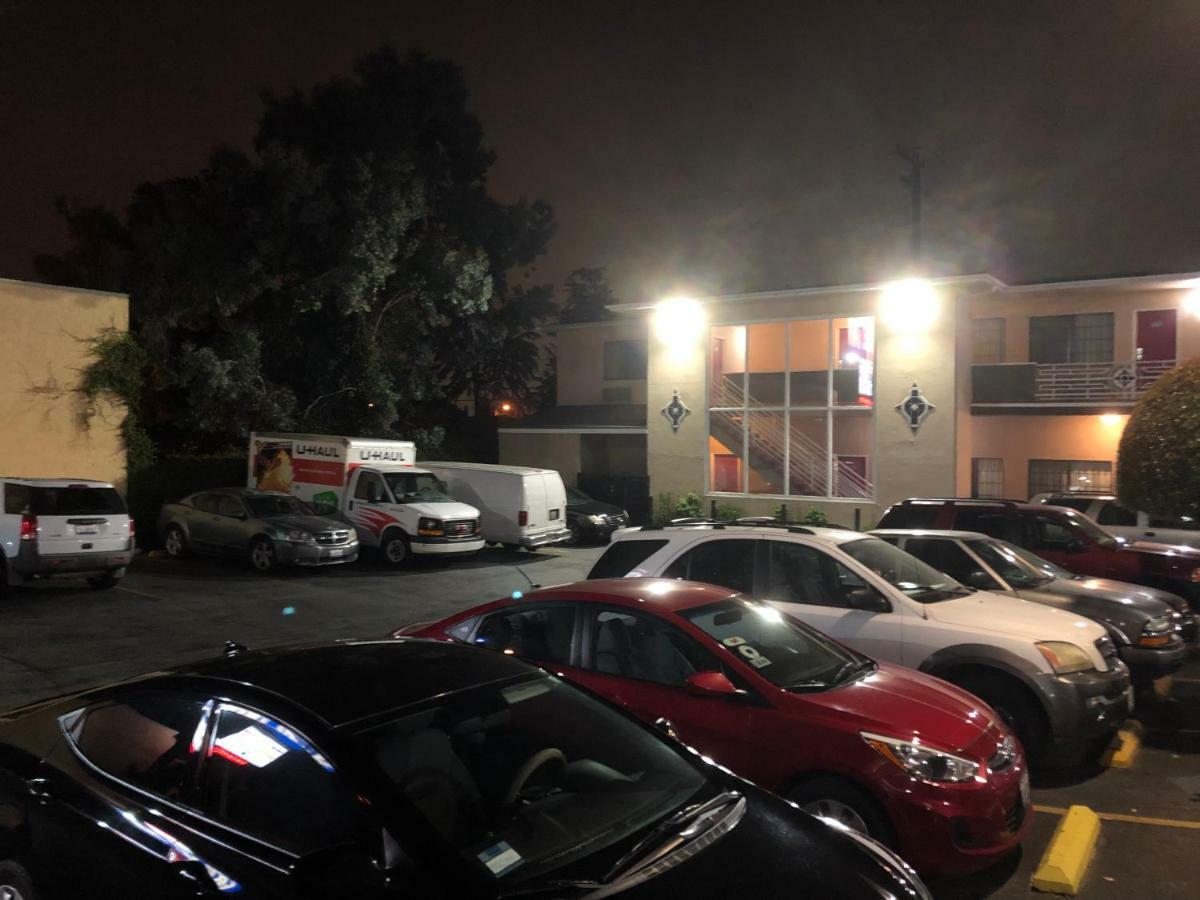Whittier Travel Inn Екстер'єр фото