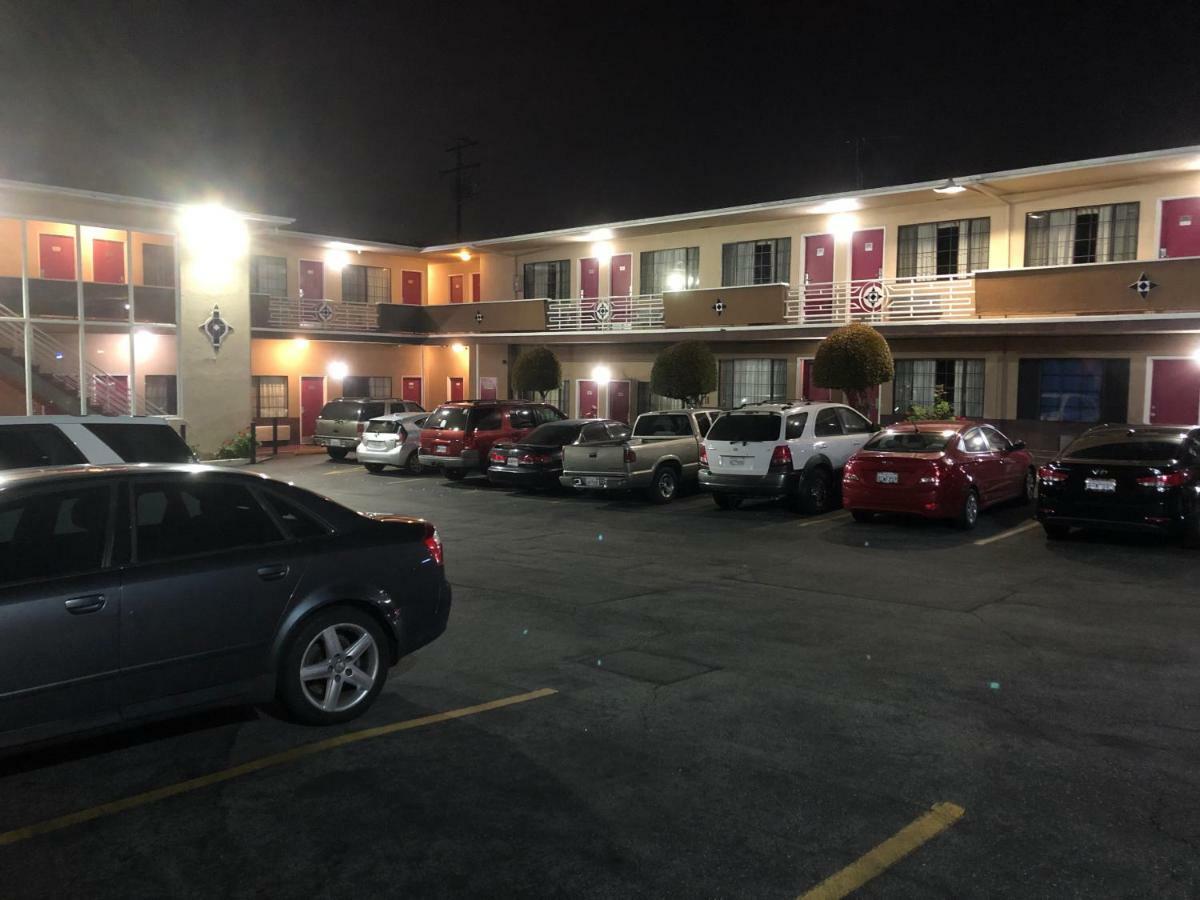 Whittier Travel Inn Екстер'єр фото
