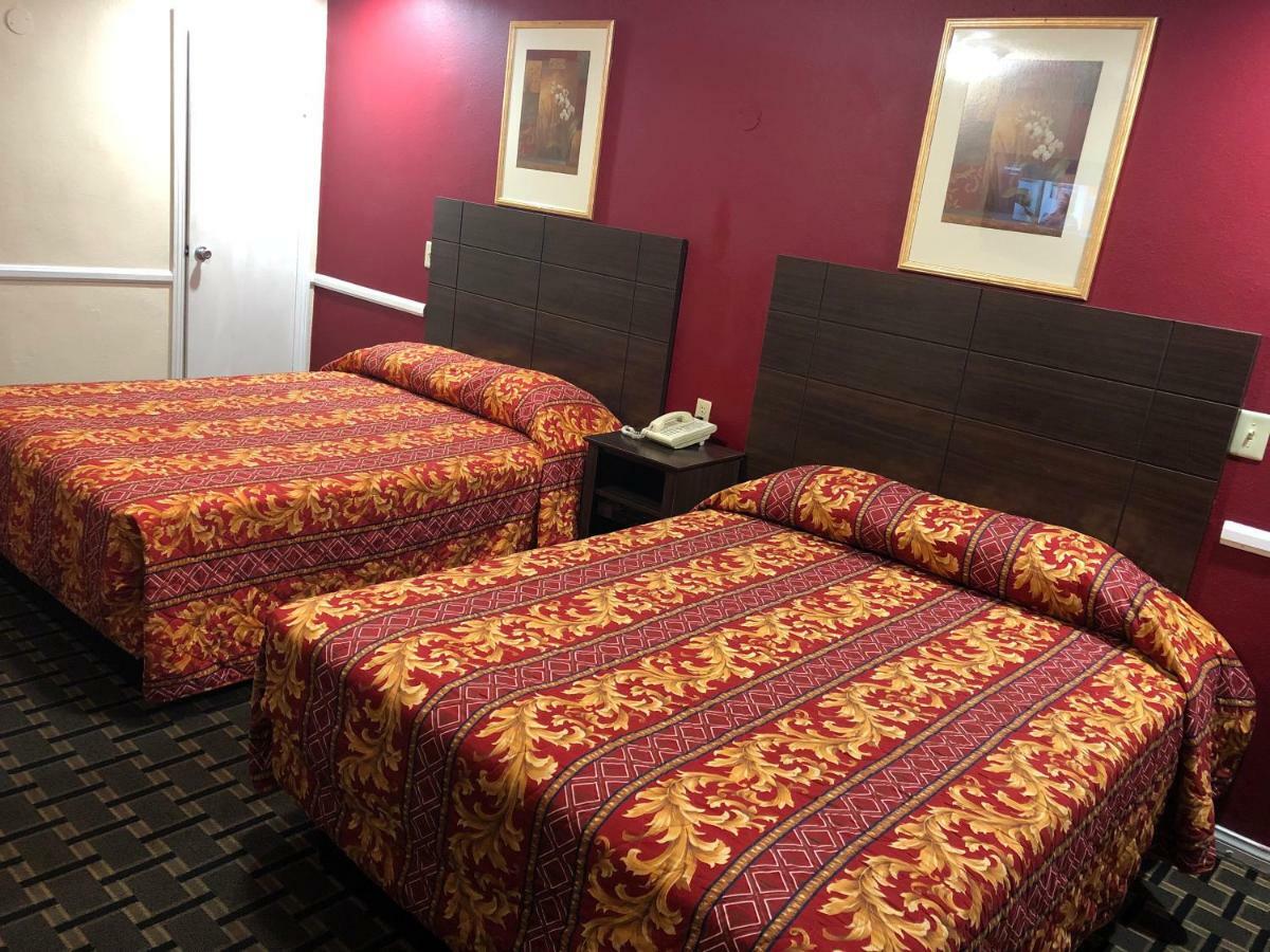 Whittier Travel Inn Екстер'єр фото