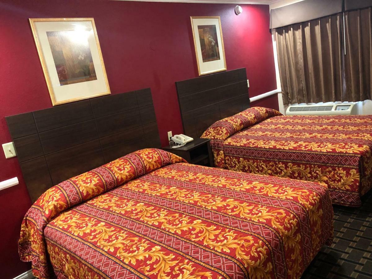 Whittier Travel Inn Екстер'єр фото