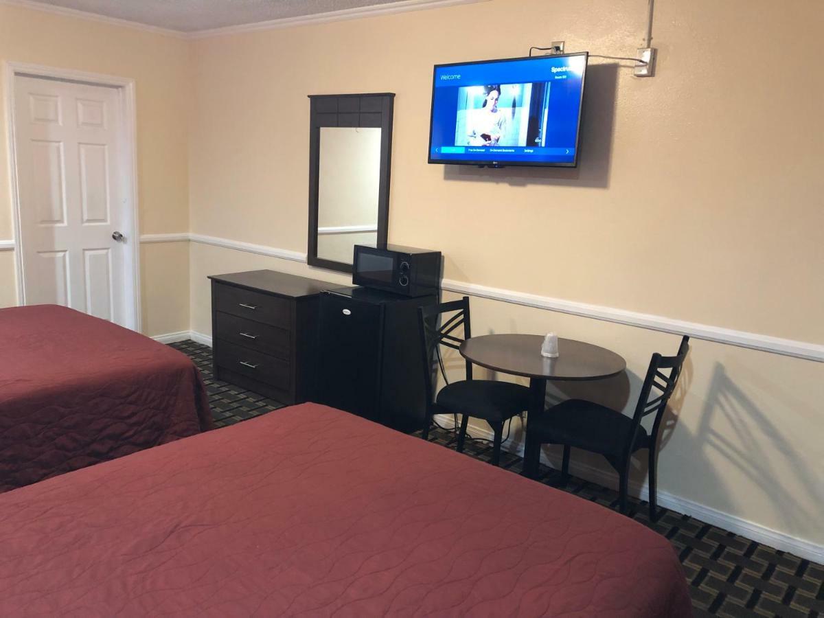 Whittier Travel Inn Екстер'єр фото