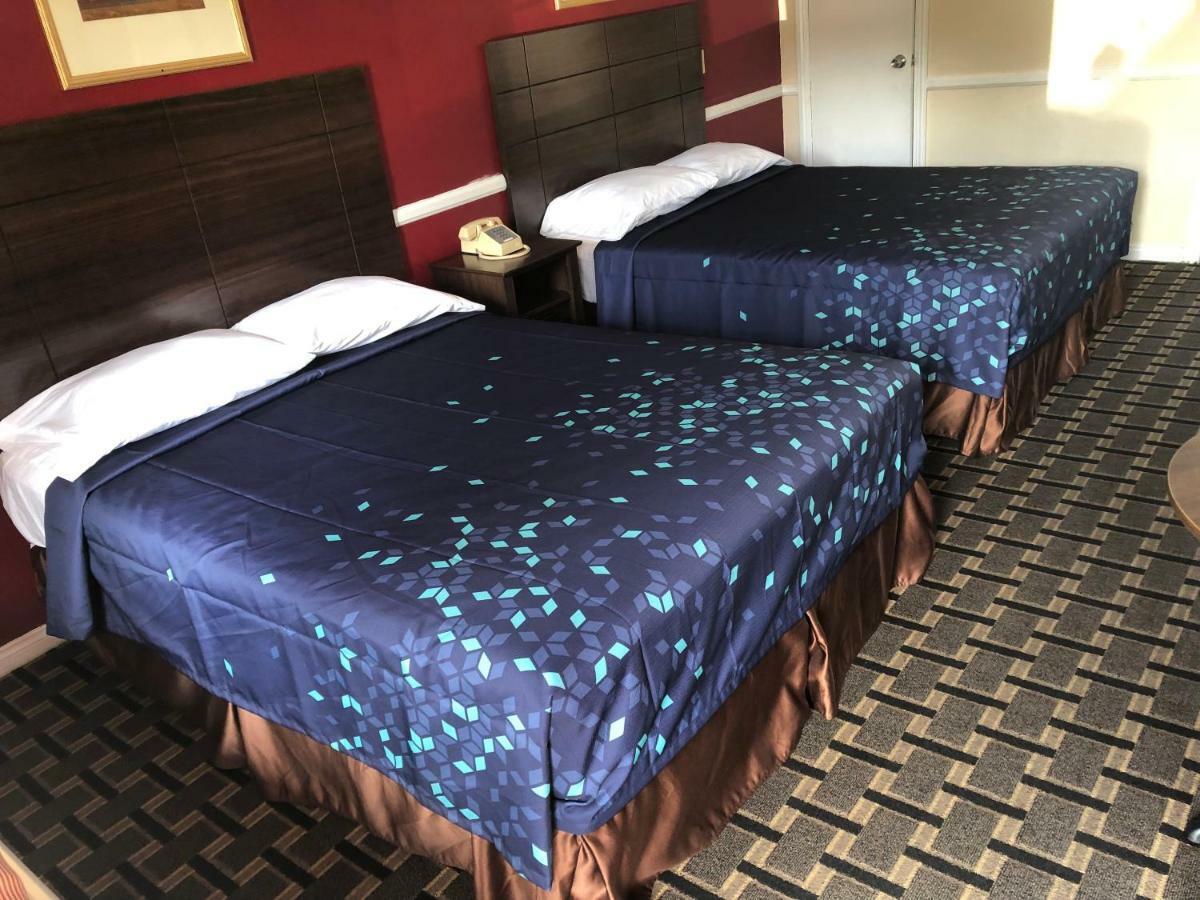 Whittier Travel Inn Екстер'єр фото