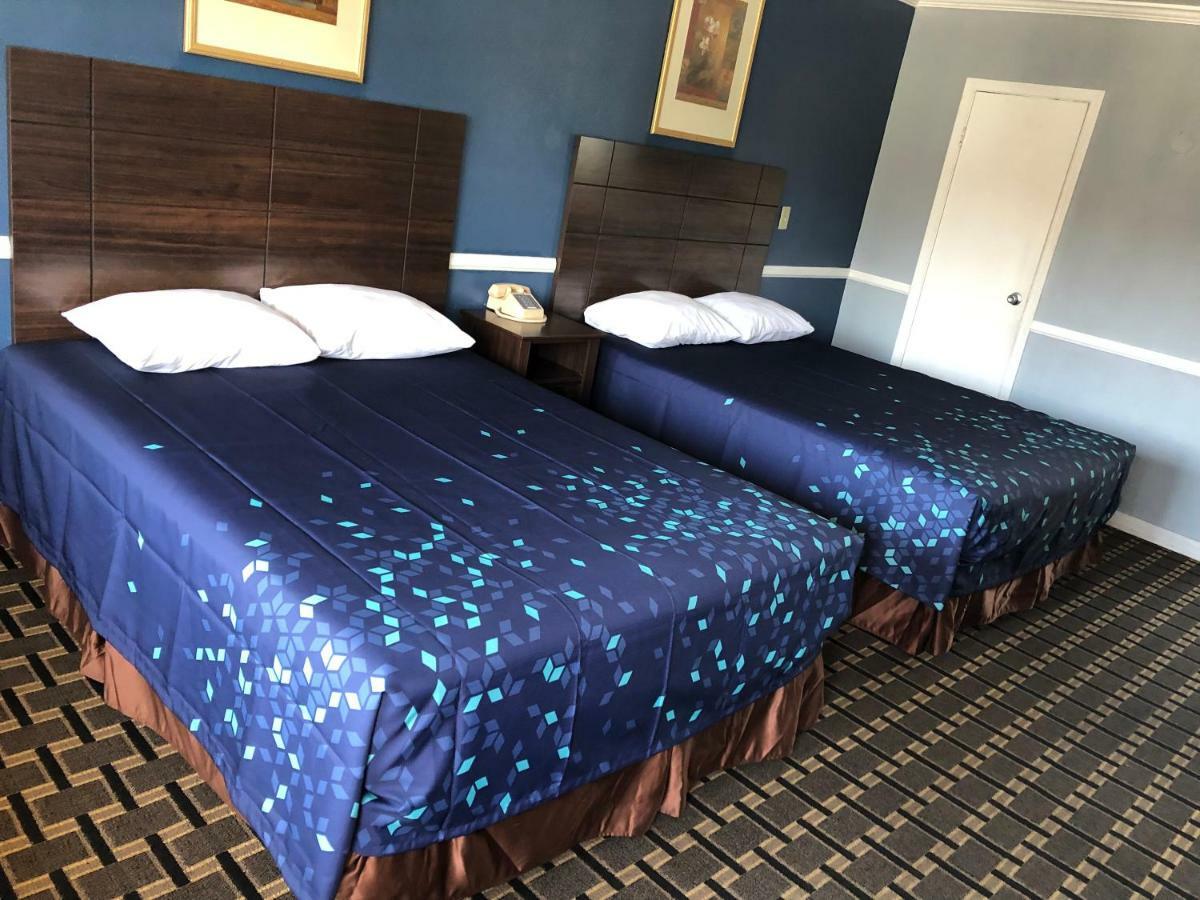 Whittier Travel Inn Екстер'єр фото
