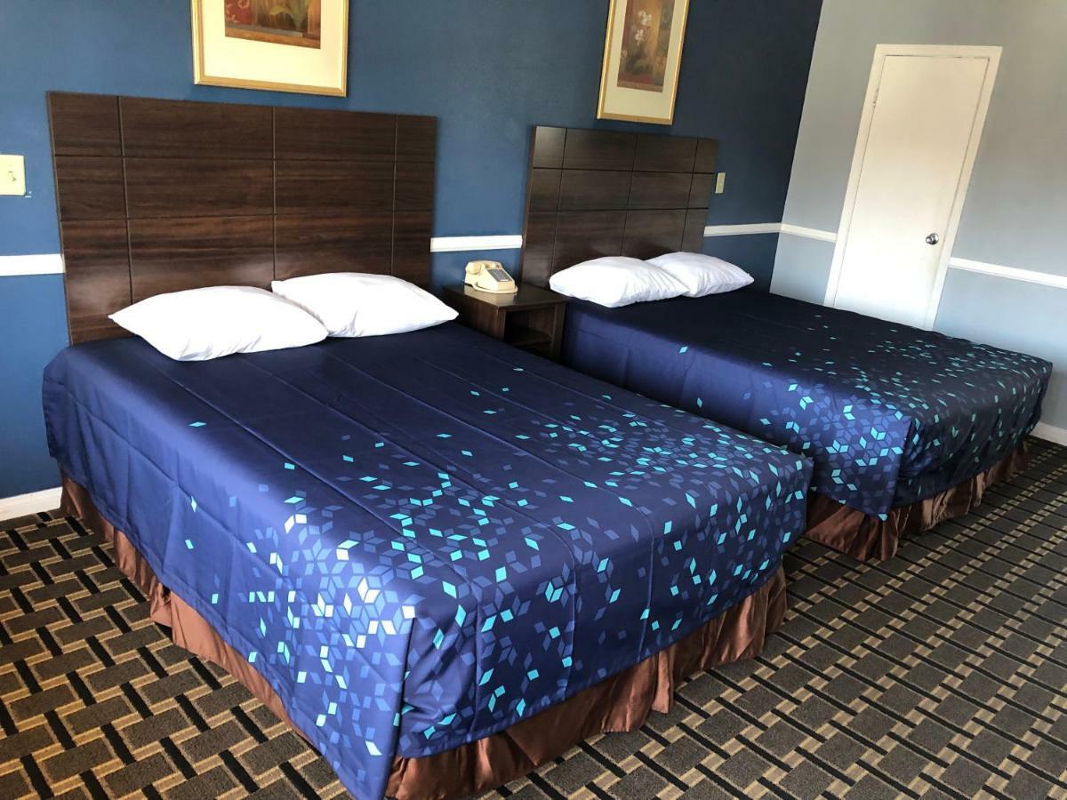 Whittier Travel Inn Екстер'єр фото
