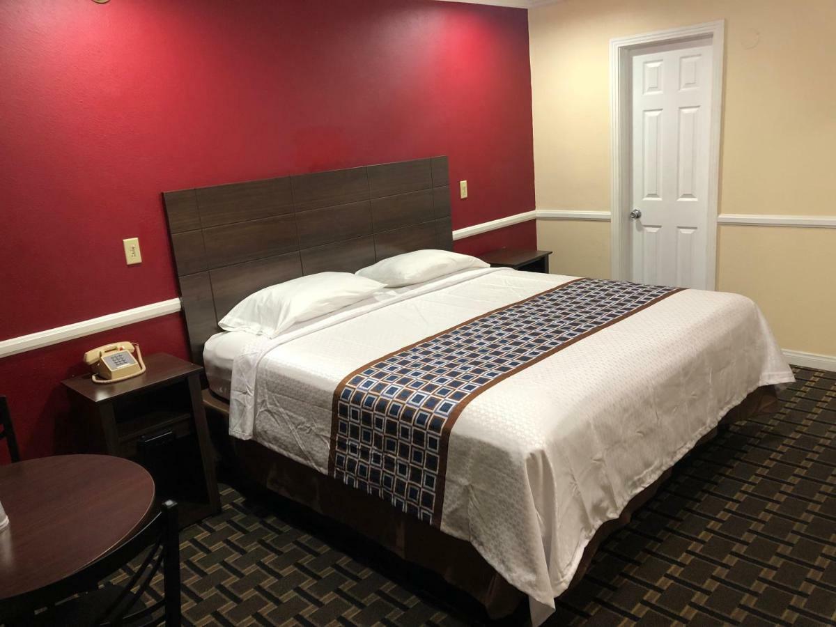 Whittier Travel Inn Екстер'єр фото